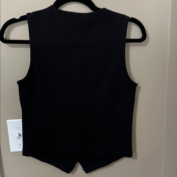 Madewell Ribbed V-Neck Vest in Jet Black - Picture 7 of 7